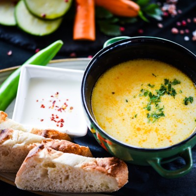 Ciorbă de pui a la grec Ciorbă de pui a la grec