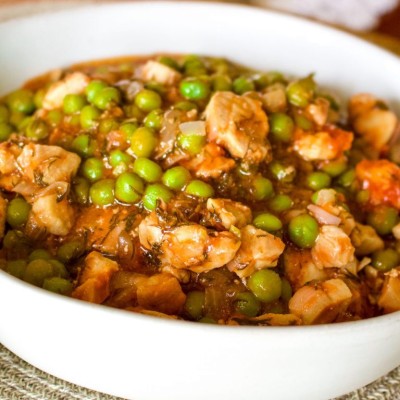 Mâncare de pui cu mazăre