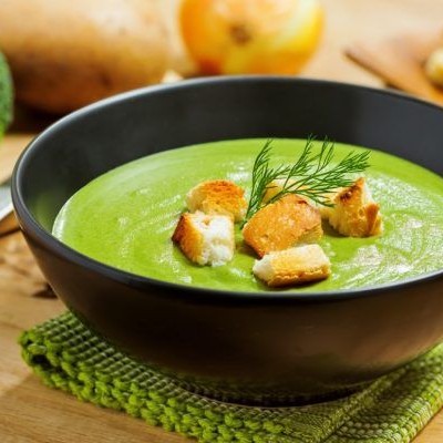 Supă cremă de broccoli cu crutoane