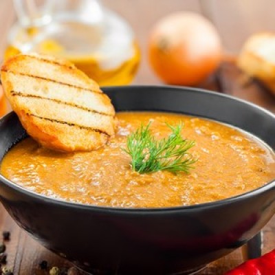 Supă cremă de linte roșie cu crutoane