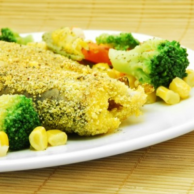 File de cod de Alaska în făină de mălai (și mujdei de usturoi cu roșii) File de cod de Alaska în făină de mălai (și mujdei de usturoi cu roșii)